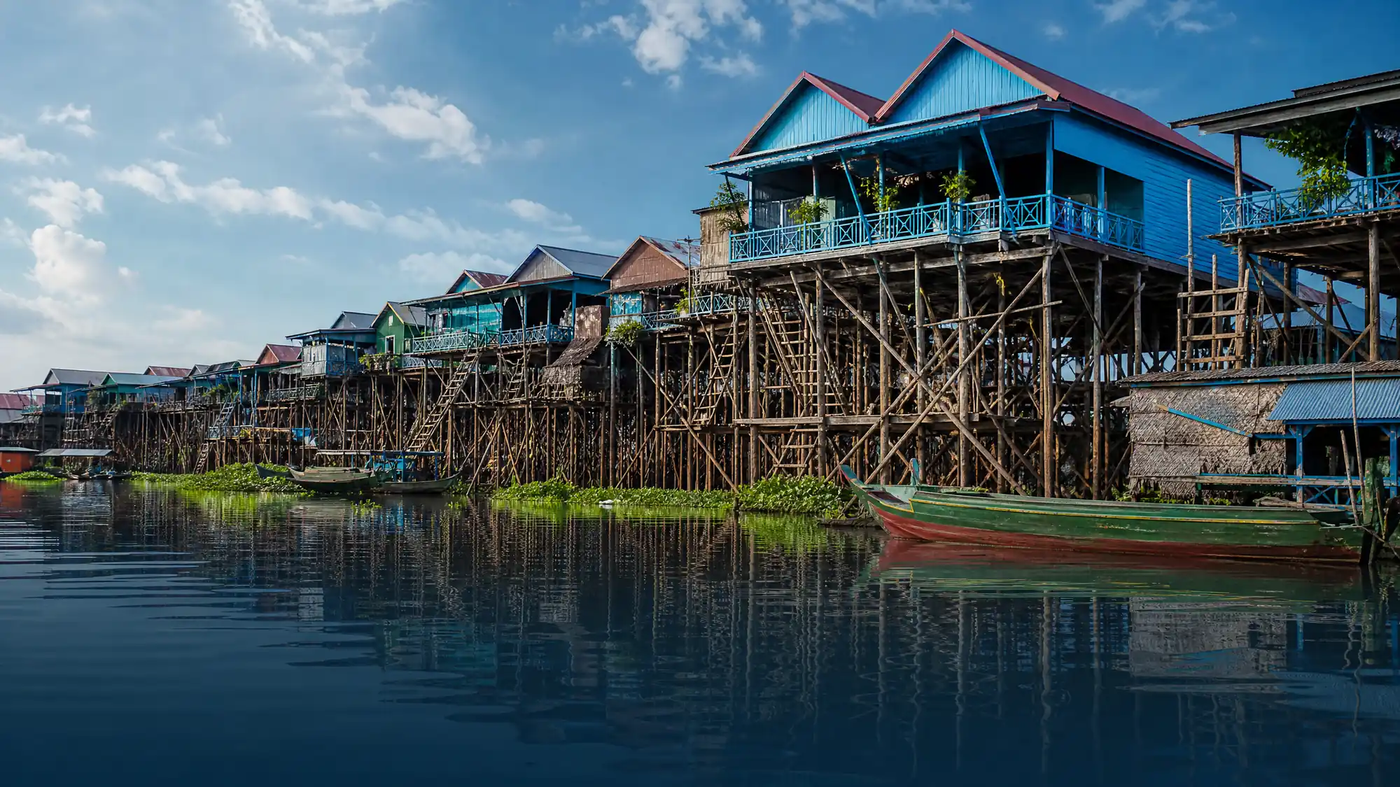Explorez une communauté de pêcheurs traditionnelle construite sur d'immenses pilotis de 6 mètres. Naviguez dans la mangrove inondée et les eaux ouvertes du plus grand lac d'eau douce d'Asie du Sud-Est.